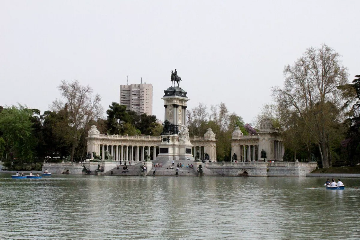 Lago nel Parco del Buen Retiro