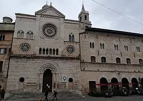 turistipercaso spello-b9y3v