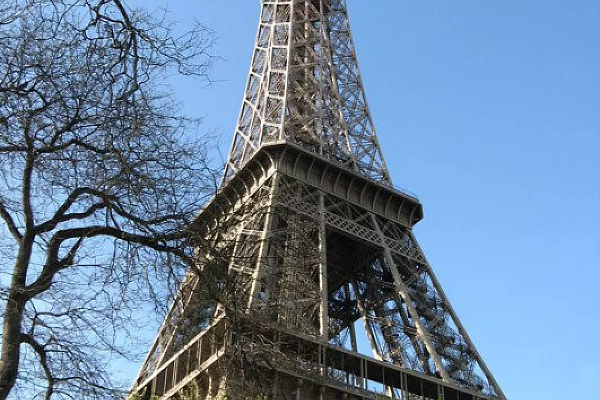 Parigi mordi e fuggi