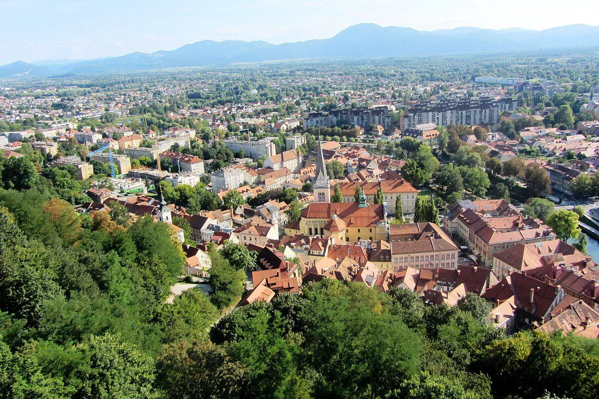 vista di Ljubljana dalla torre panoramica del castello medievale.