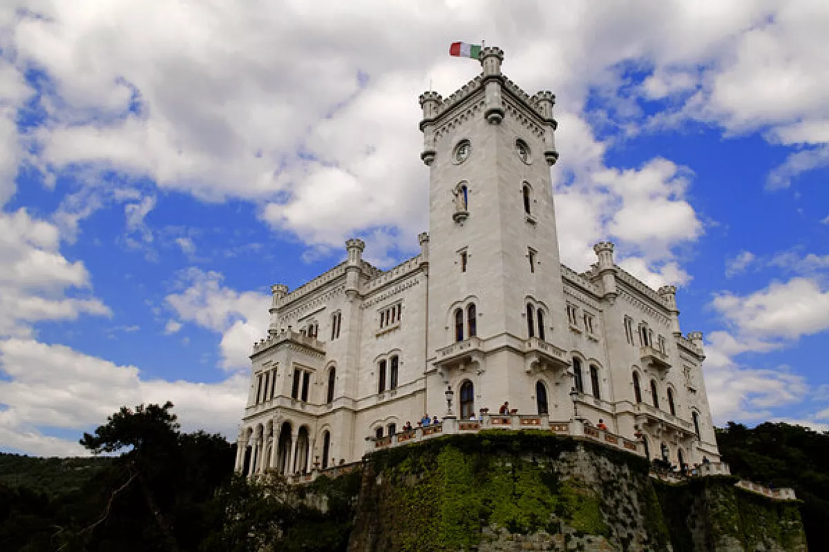 Trieste, bora in poppa