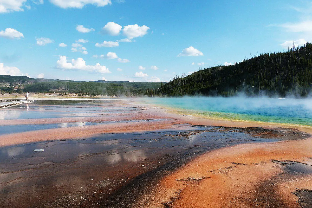 Prismatic geyser Yellowstone