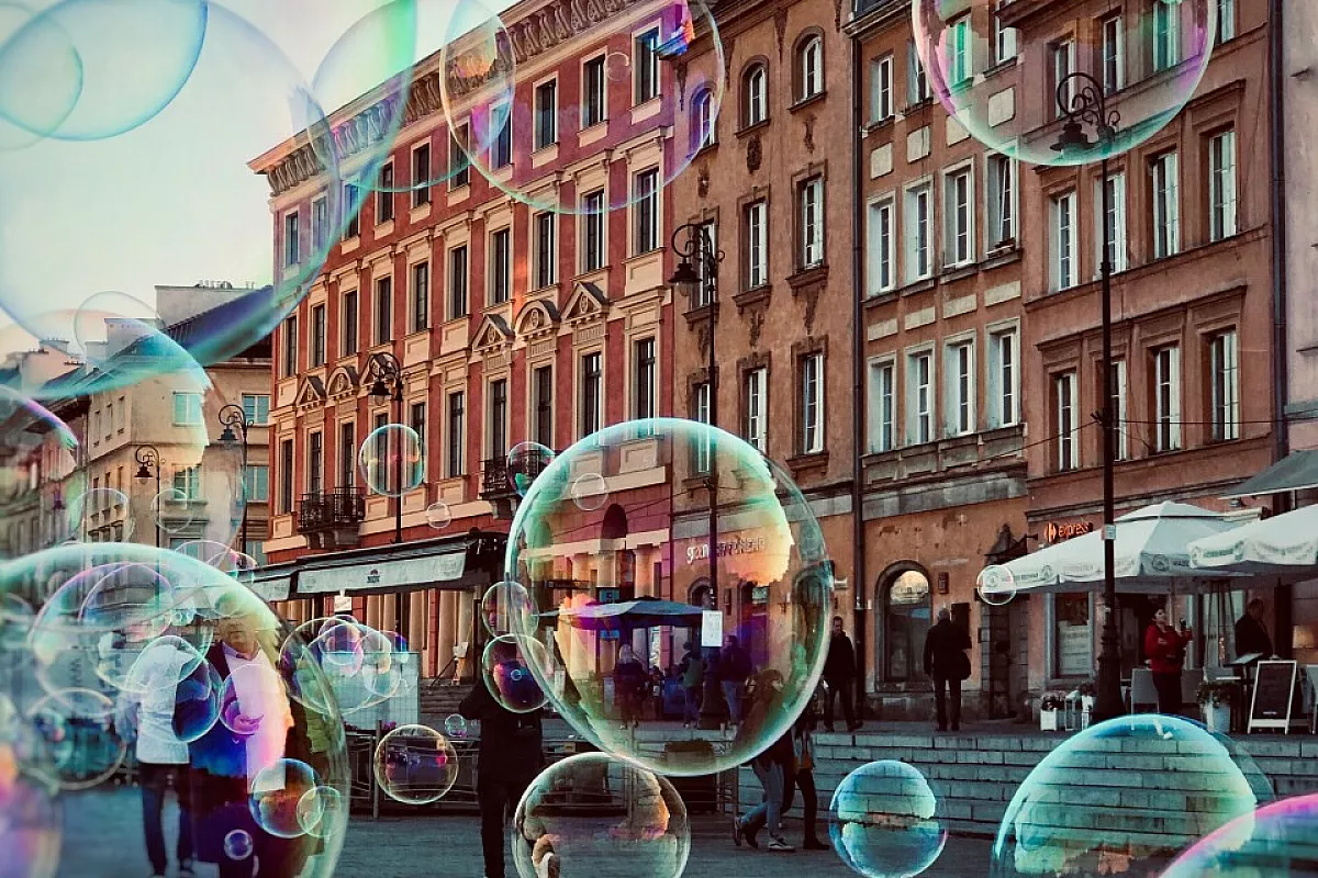 Varsavia, tra shopping, buon cibo e tante meraviglie da scoprire: un tour tutto da gustare