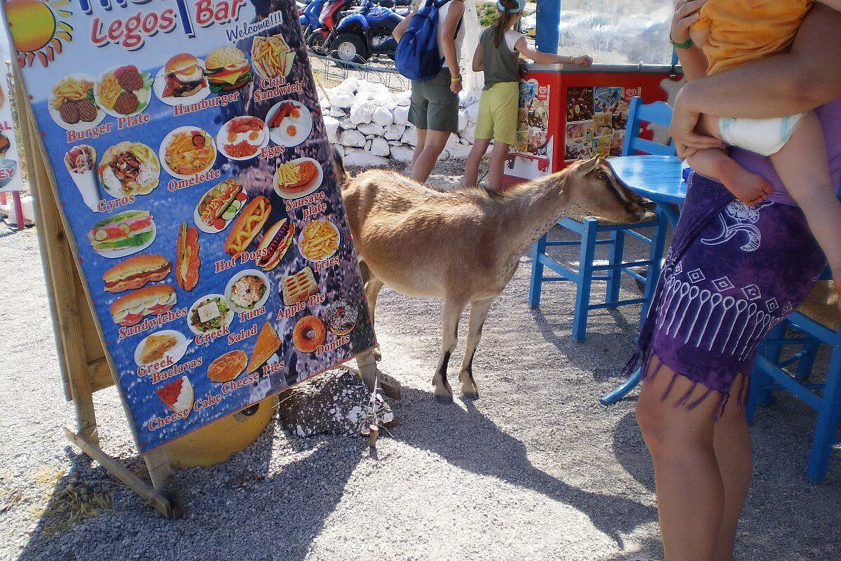 Corfu’. Tra spiagge e scogli, tra fèta e mousakàs