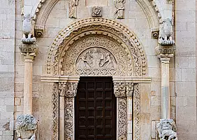 turistipercaso Abbazia_di_San_Leonardo_a_Siponto