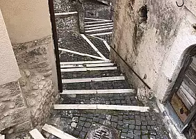 turistipercaso Castel_del_Monte_2_