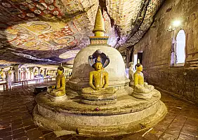 turistipercaso Dambulla,,Sri,Lanka,-,February,17,,2017:,Stupa,Or,Dagoba