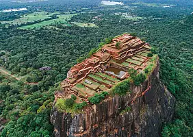 turistipercaso Sigiriya,Lion's,Rock,Of,Fortress,In,The,Middle,Of,The
