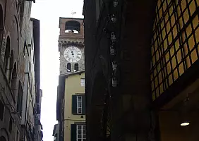 turistipercaso Torre_delle_Ore_Lucca