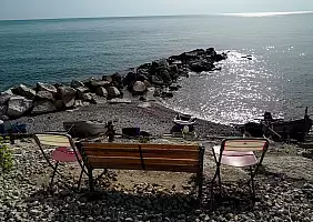 turistipercaso lungo_la_costa_