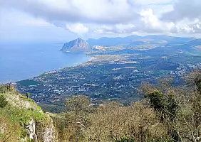 turistipercaso ERICE_PANORAMA_SUL_CANALE_DI_SICILIA