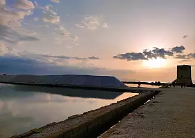turistipercaso LE_SALINE_AL_TRAMONTO