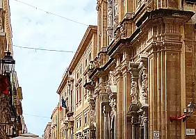 turistipercaso TRAPANI_C.SO_VITTORIO_EMANUELE_E_LA_CATTEDRALE_DI_SAN_LORENZO