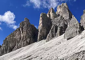 turistipercaso Versante_meridionale_delle_Tre_Cime_di_Lavaredo
