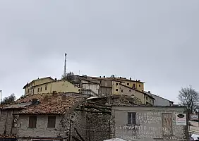 turistipercaso castelluccio_borgo