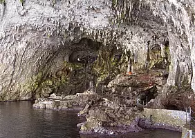 turistipercaso 003ok_grotta_zinzolusa_puglia_adelearati