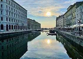 turistipercaso Canal_Grande_di_Trieste_2