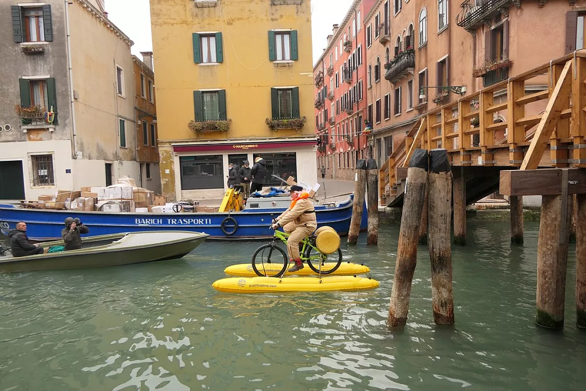 Patrizio Roversi in Shuttle Bike a Venezia
