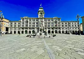 turistipercaso Piazza_Unita_d_Italia_1_