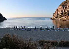 turistipercaso Ischia_Baia_di_San_Montano_dalla_terrazza_del_belvedere