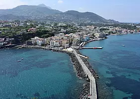 turistipercaso Ischia_Panorama_dal_Belvedere_del_Convento