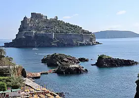 turistipercaso Ischia_Scorcio_dal_belvedere_di_Cartaromana