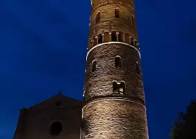 turistipercaso Torre_di_Caorle_in_piazza_del_Vescovado