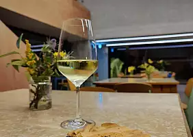 turistipercaso Vino_e_erbazzone