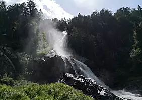 turistipercaso cascata_di_Laris_Alta_nel_Parco_Naturale_Adamello_Brenta