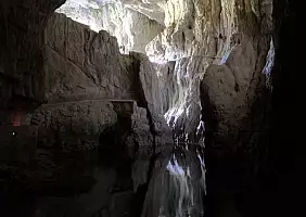 turistipercaso nel_Parco_delle_grotte_di_San_Canziano