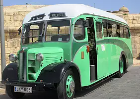 turistipercaso IMG_2401_Vecchio_autobus_ancora_in_servizio_