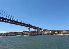 turistipercaso PONTE_25_DE_ABRIL