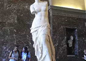 turistipercaso Parigi_22_00199_Museo_del_Louvre_La_Venere_di_Milo
