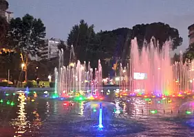 turistipercaso parco_Tirana