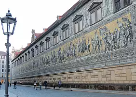turistipercaso Murales a Dresda