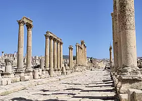 turistipercaso Giordania_Jerash_colonnato