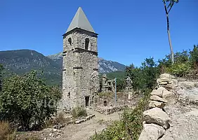 turistipercaso I_ruderi_della_Chiesa_ok