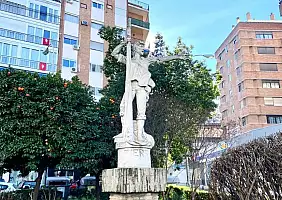 turistipercaso Statua_di_Rodrigo_di_Triana