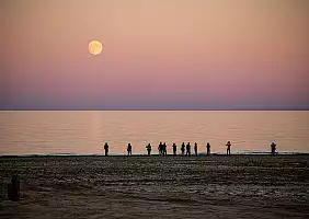 turistipercaso Aral_la_luna_sul_lago