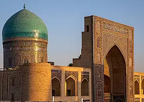 turistipercaso Bukhara_Madrasa_di_Ulugbek
