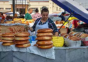turistipercaso Samarcanda_Banco_del_pane_al_Siyob_Bazar