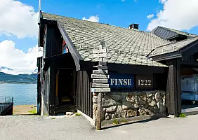 turistipercaso Signpost,In,The,Front,Of,Finse,1222,In,Finse,,Norway