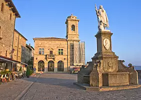 turistipercaso San Marino, Old city street view, Europe