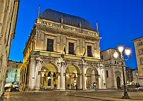 turistipercaso brescia piazza della loggia-468755800