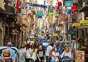 turistipercaso via dei tribunali-1453122778