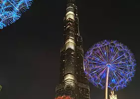 turistipercaso I_giochi_di_luce_del_Burj_Khalifa_a_Dubai