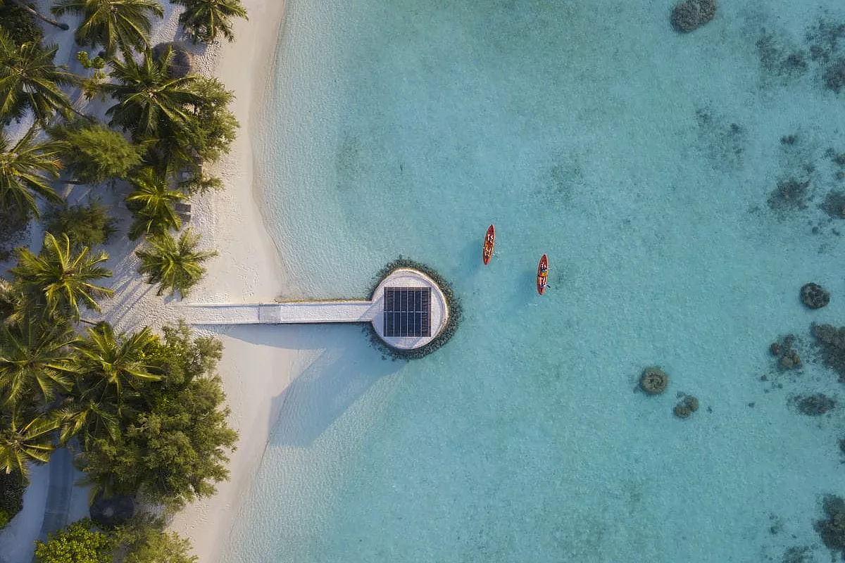 Una fuga esclusiva nel mare “universale” delle Maldive