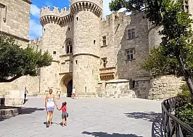 turistipercaso castello_di_Rodi