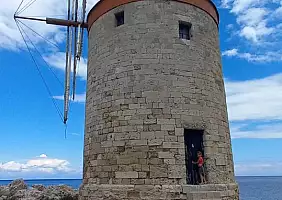 turistipercaso mulino_porto_Rodi