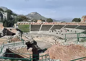 turistipercaso siracusa anfiteatro (FILEminimizer)